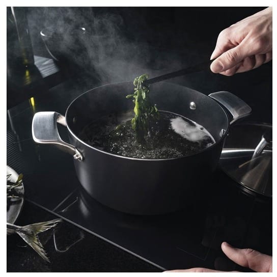 Taiten braadpan met deksel 3,5 l, Zwart Fiskars