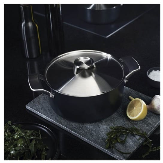 Taiten braadpan met deksel 3,5 l, Zwart Fiskars