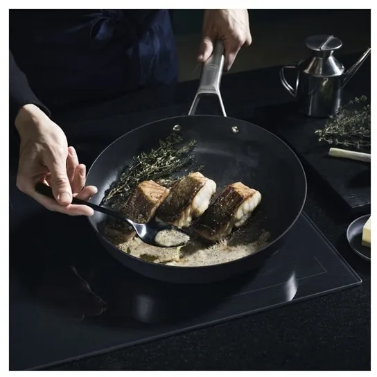 Taiten koekenpan, 28 cm Fiskars