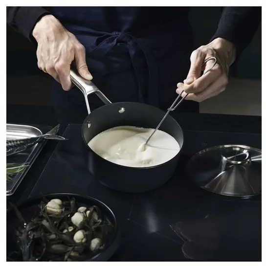 Taiten steelpan met deksel 1,6 l, Zwart Fiskars