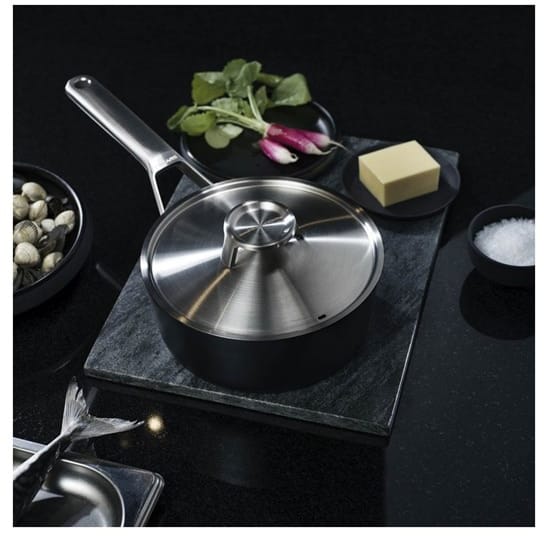 Taiten steelpan met deksel 1,6 l, Zwart Fiskars