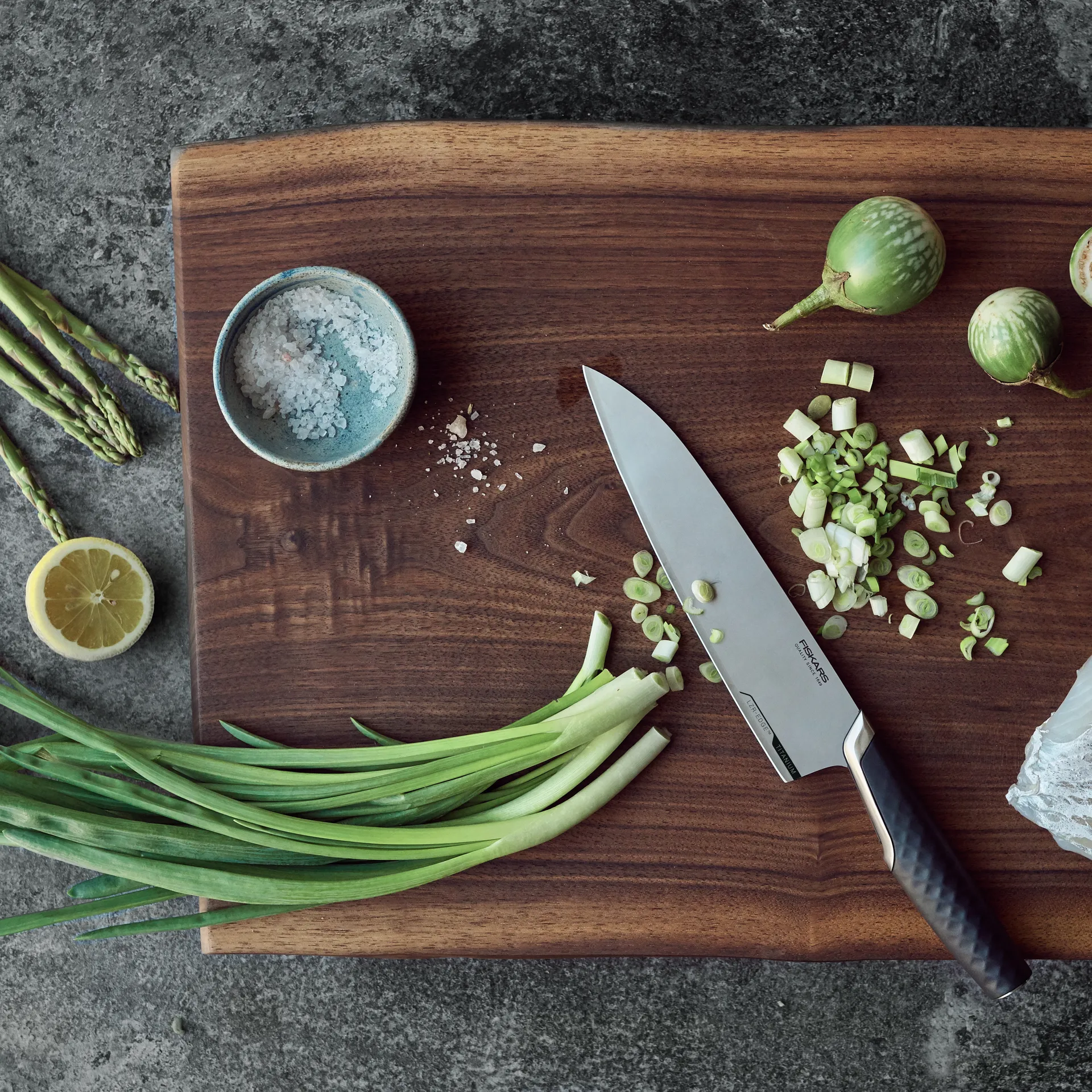 Titanium koksmes 20 cm, Zwart Fiskars