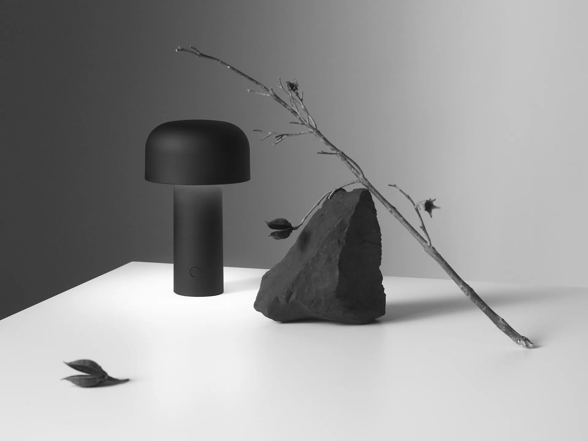 Bellhop portabele tafellamp, Matte black Flos