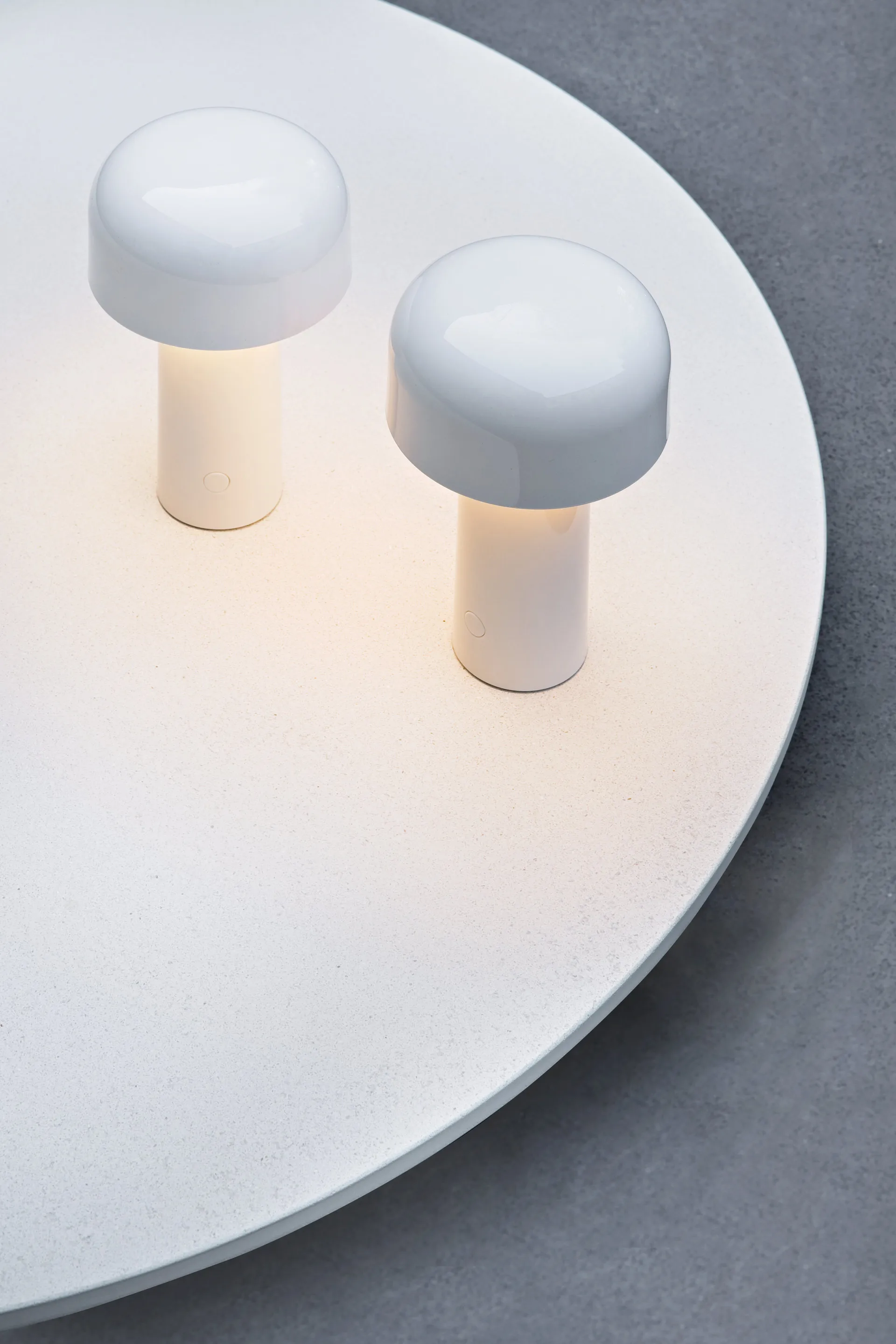 Bellhop portabele tafellamp, White, IP54 (inom/utomhus) Flos