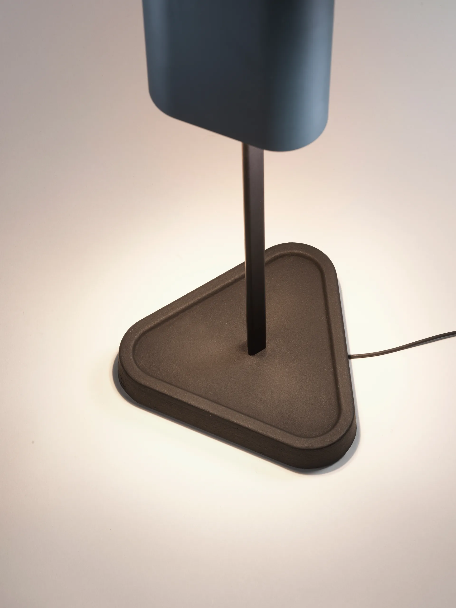 EMI tafellamp 114 cm, Deep blue Flos