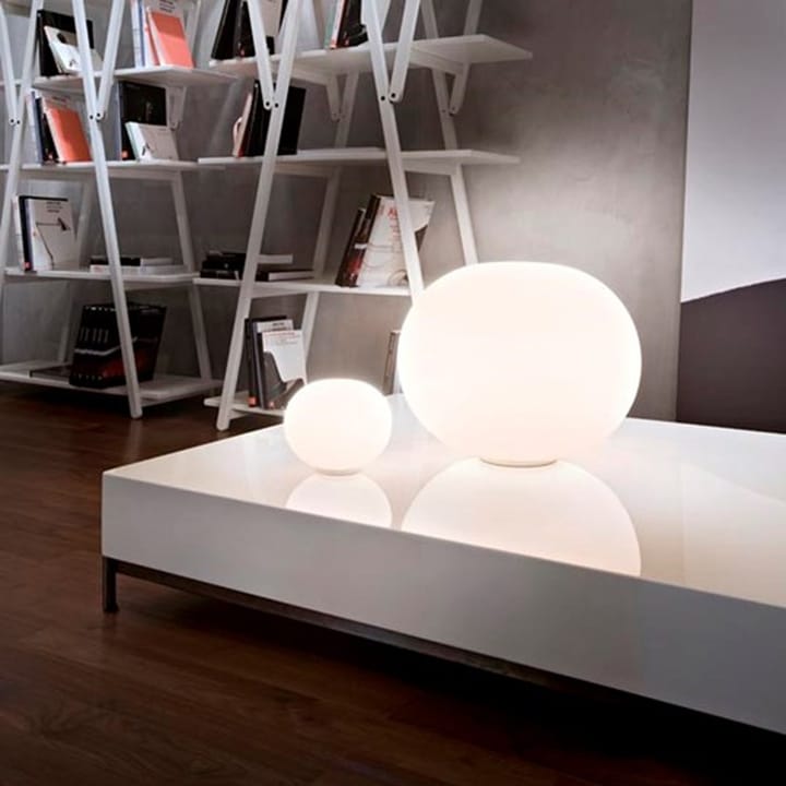 Glo-ball T1 tafellamp, Wit opaalglas-matzilveren standaard Flos