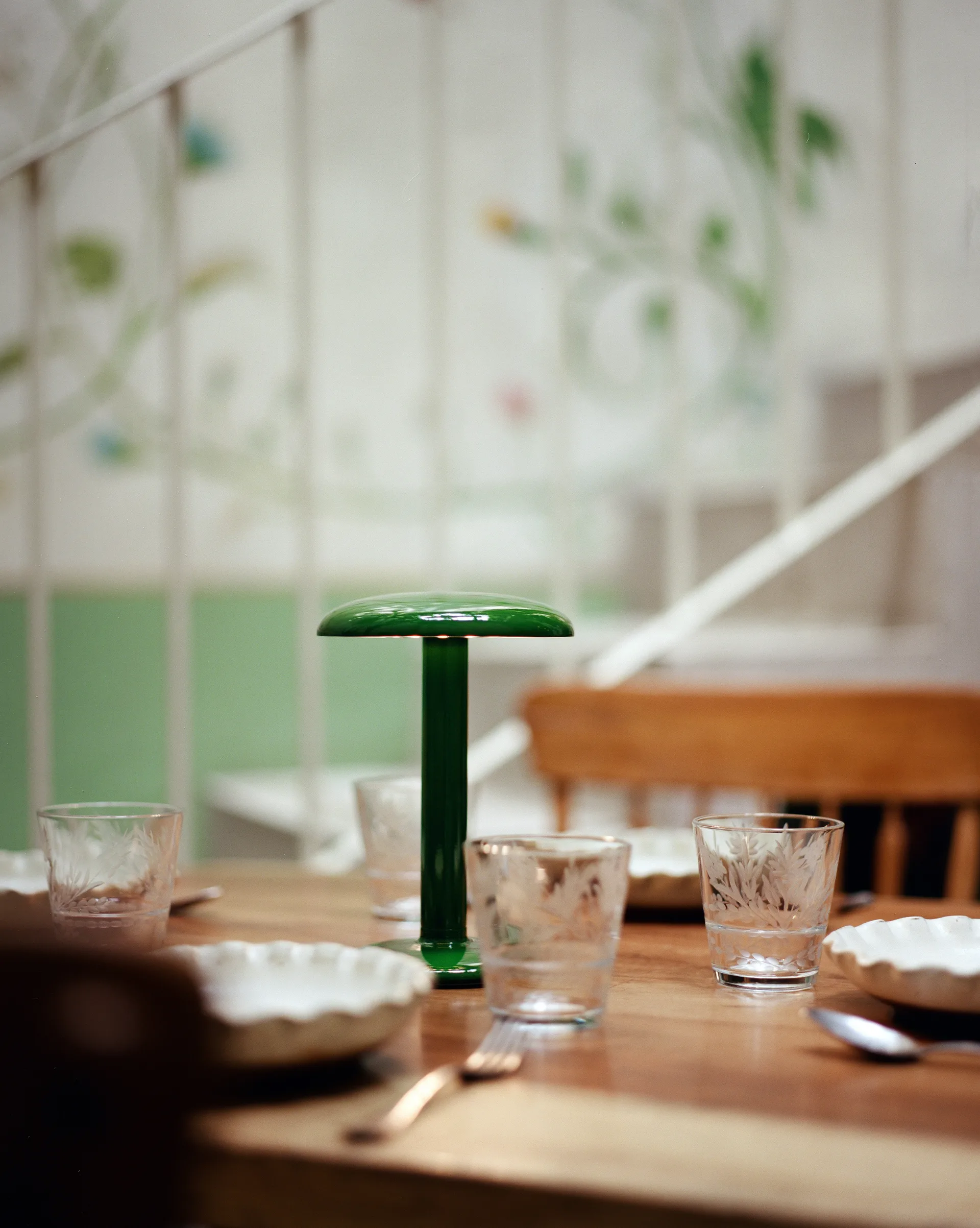 Gustave Residential portabele tafellamp, Lacquered green Flos