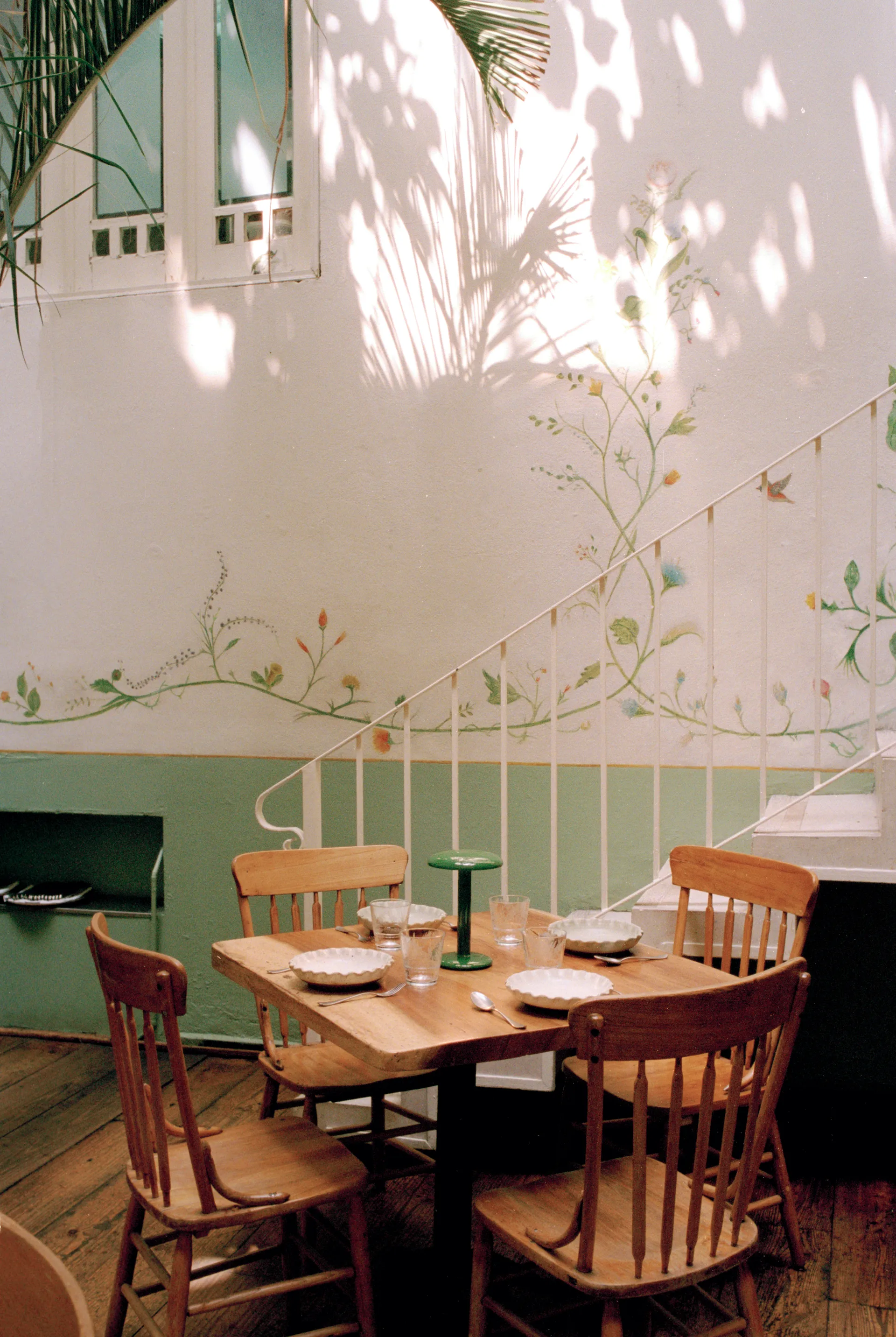 Gustave Residential portabele tafellamp, Lacquered green Flos