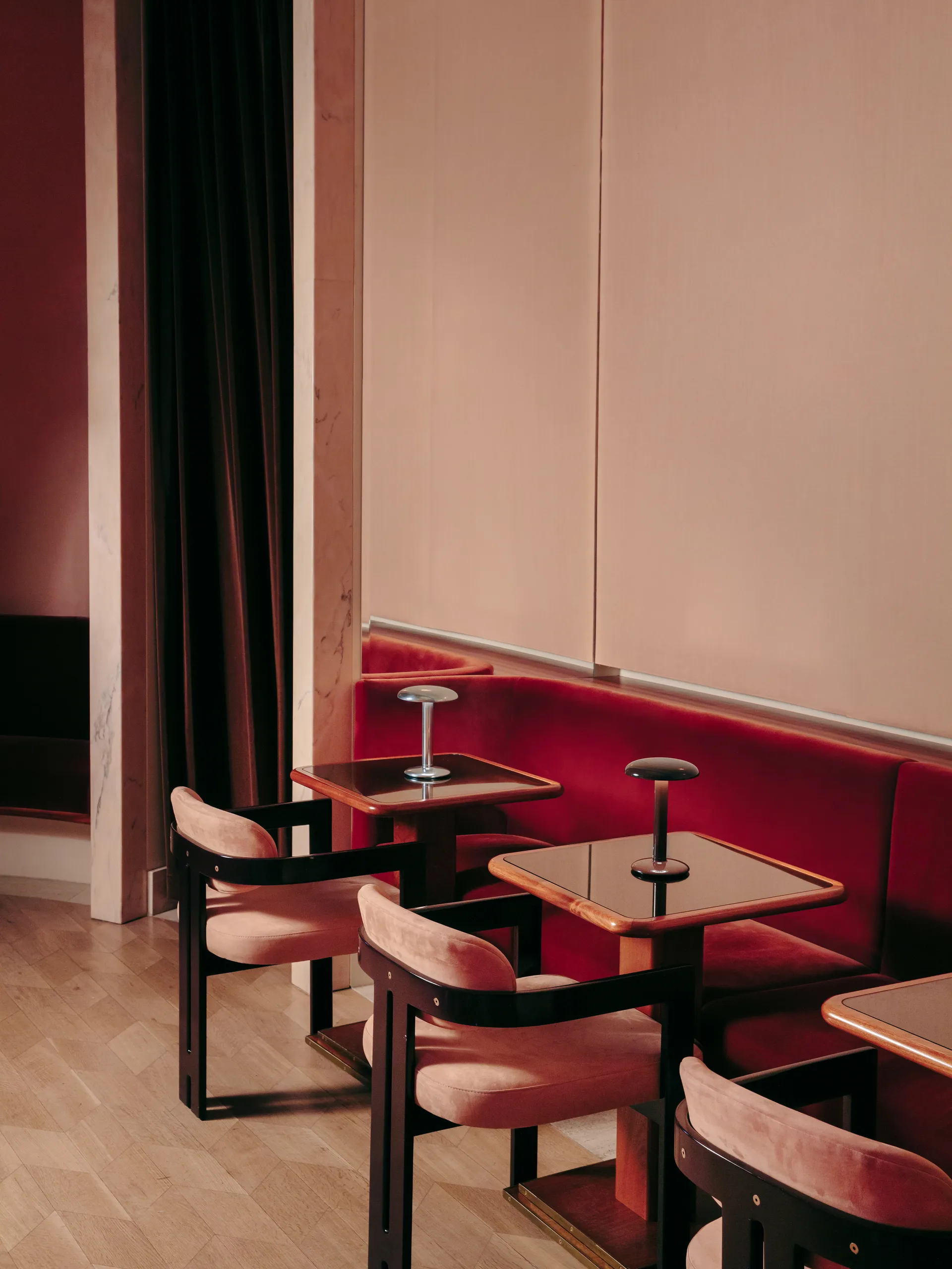 Gustave Residential portabele tafellamp, Polished silver Flos