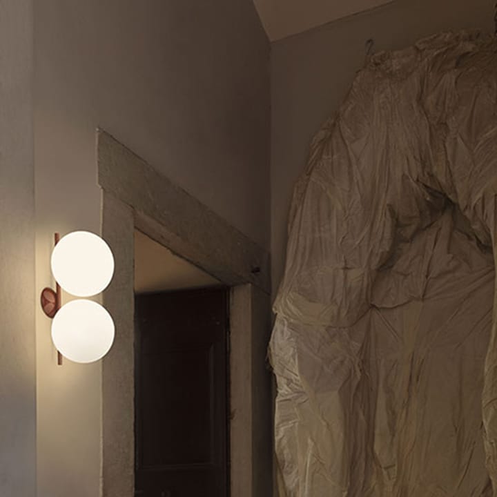IC lights C/W1 Double muurlamp, Geborsteld messing-opaal Flos