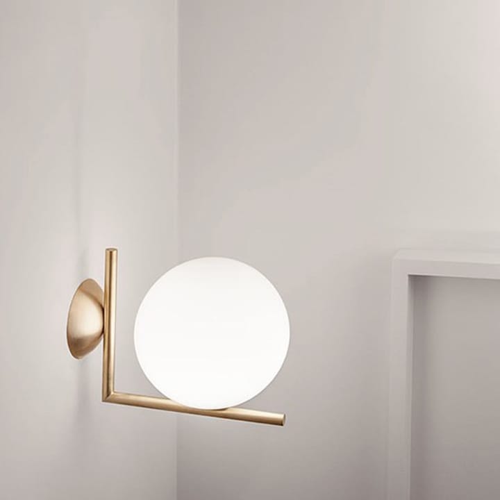IC lights C/W1 muurlamp, Geborsteld messing-opaal Flos