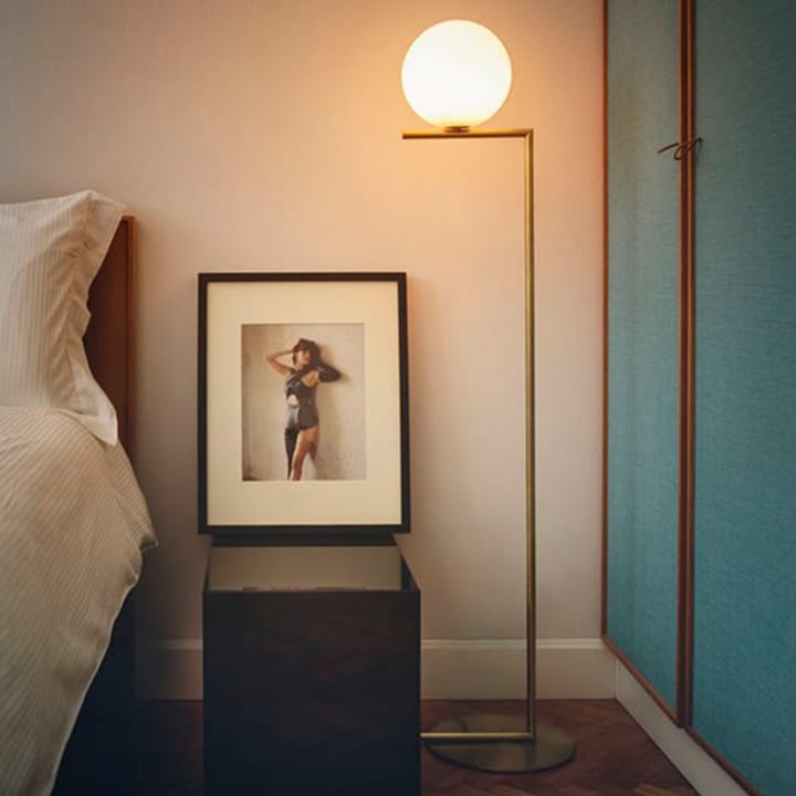 IC lights F1 vloerlamp, Geborsteld messing-opaal Flos