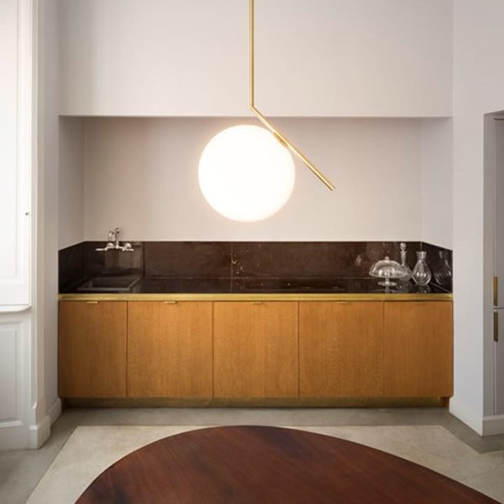 IC lights S2 hanglamp, Geborsteld messing-opaal Flos