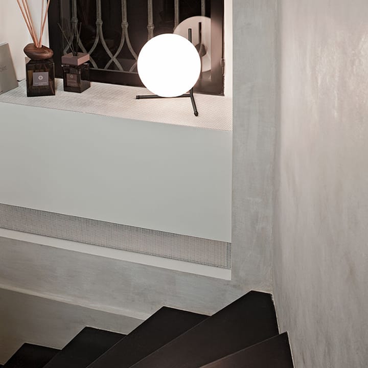 IC lights T1 low tafellamp, Zwart-opaal Flos