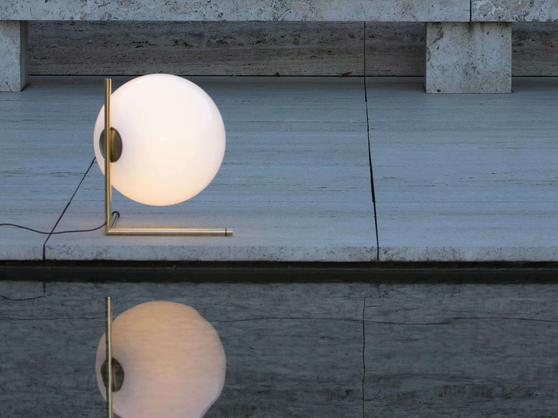 IC T3 tafellamp 52,4 cm, Brass Flos