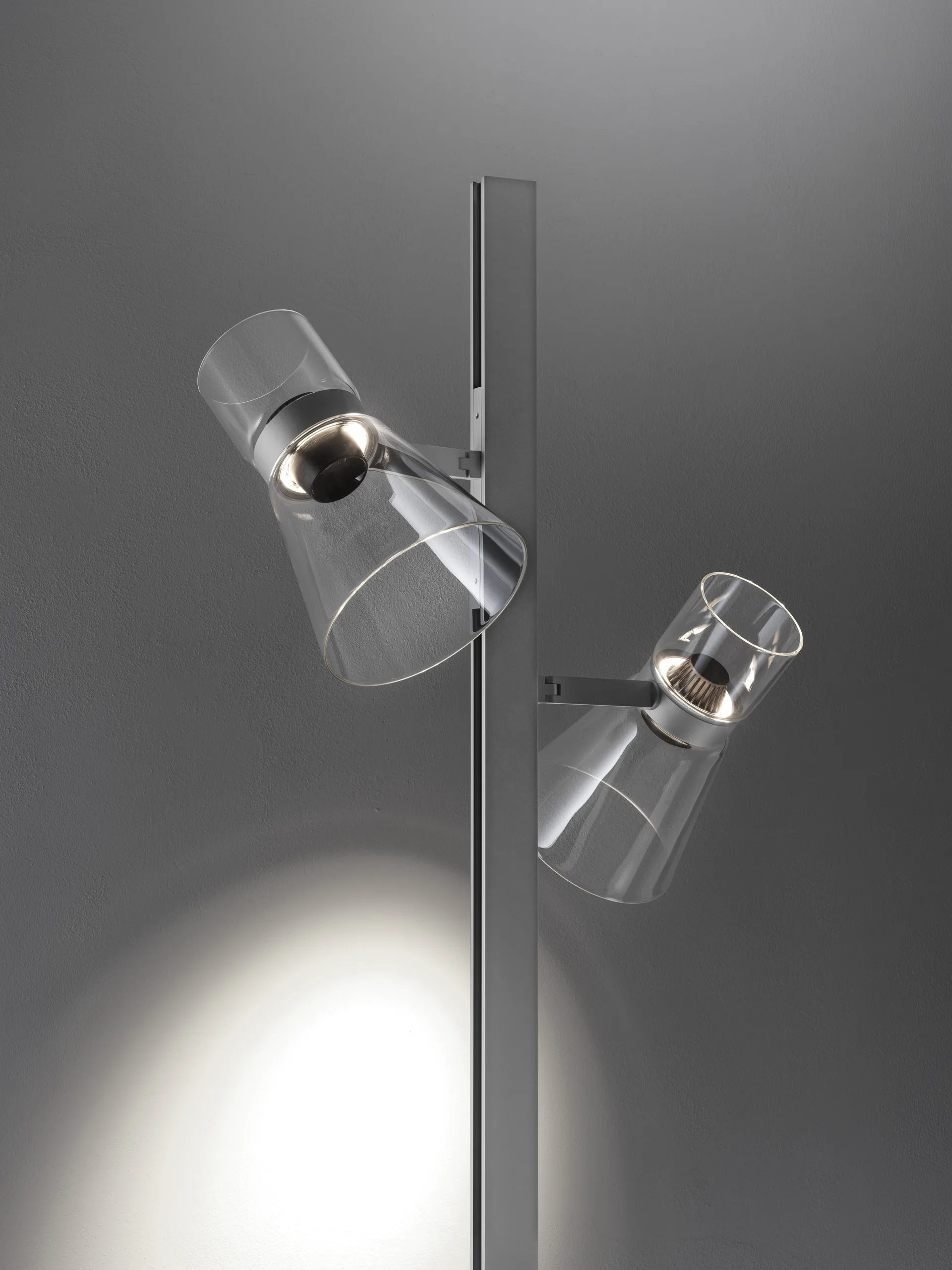 Nocturne F2 cone vloerlamp - zilver,  Flos
