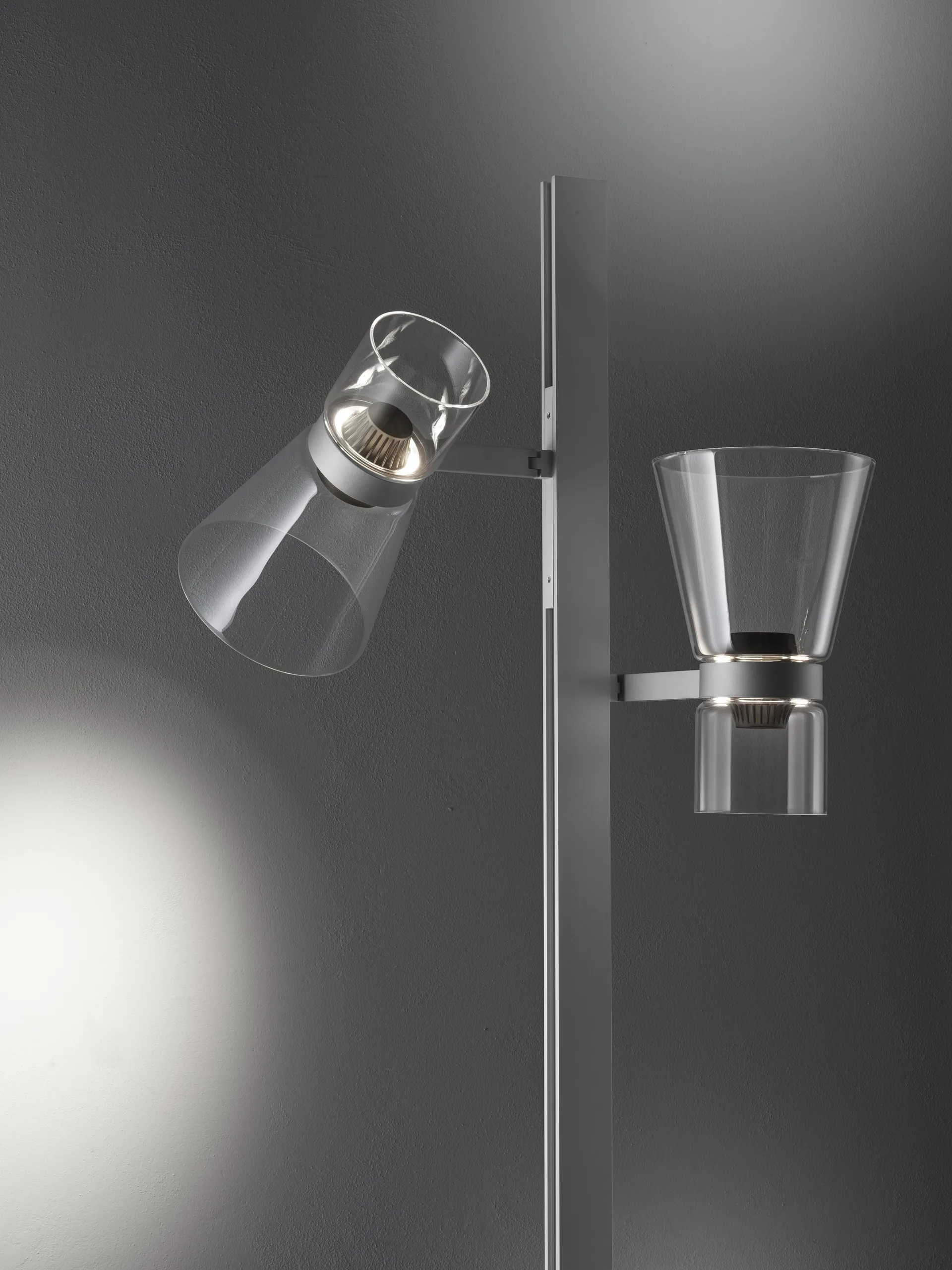 Nocturne F2 cone vloerlamp - zilver,  Flos