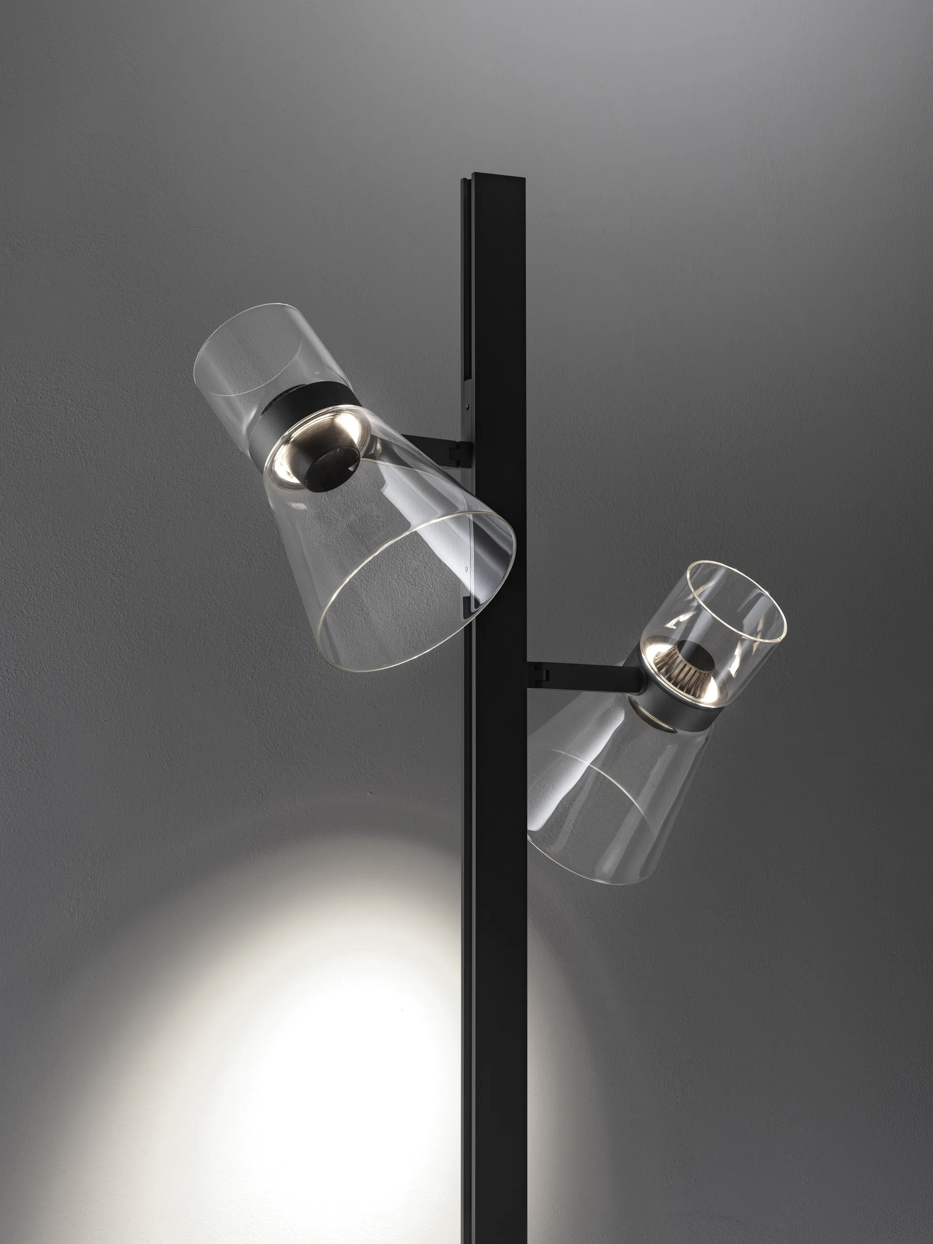 Nocturne F2 cone vloerlamp - zwart,  Flos