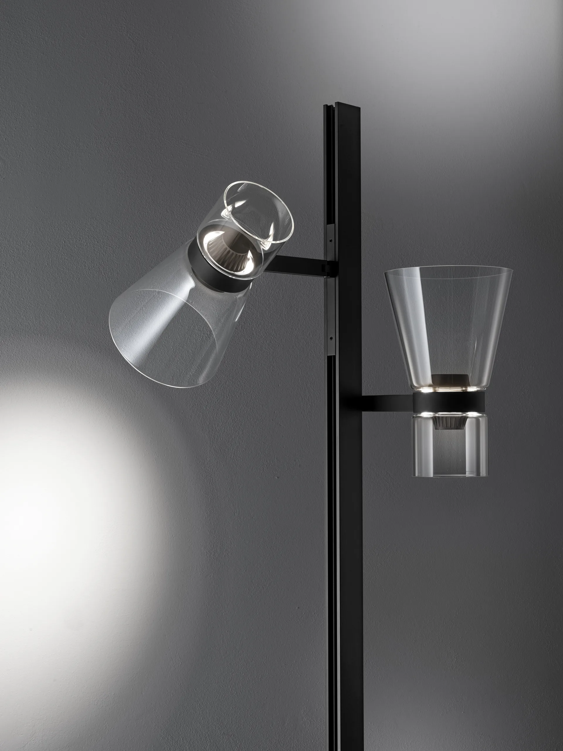 Nocturne F2 cone vloerlamp - zwart,  Flos
