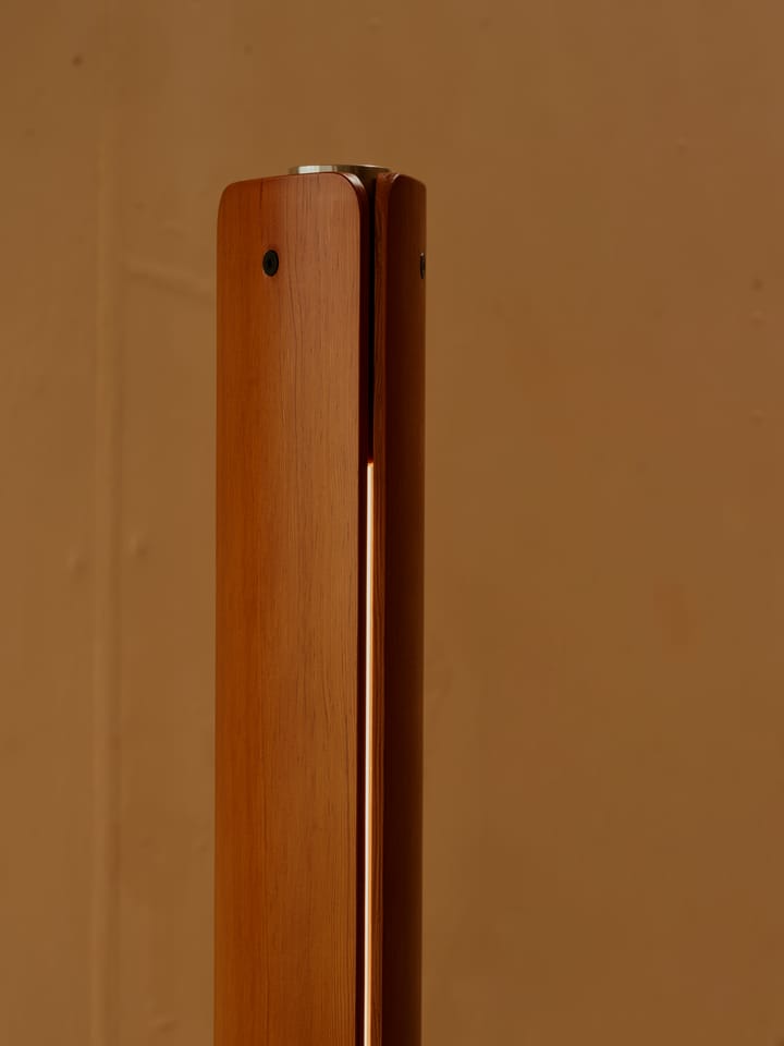 Seki-han staande lamp 226 cm, Heat treatened ash-black metal Flos