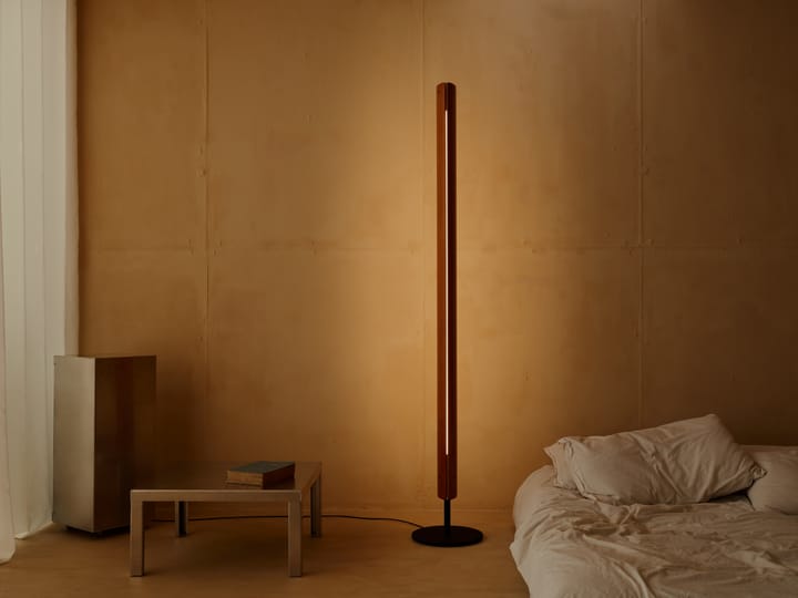 Seki-han staande lamp 226 cm, Heat treatened ash-black metal Flos