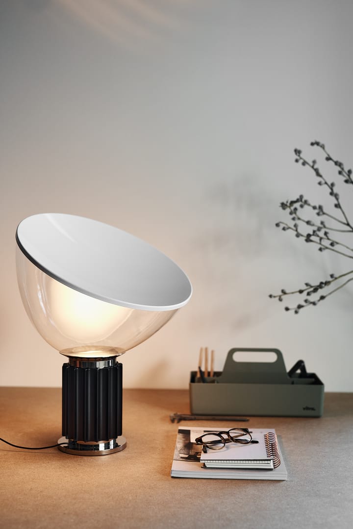 Taccia Small tafellamp LED 48,5 cm, Zwart-glazen kap Flos