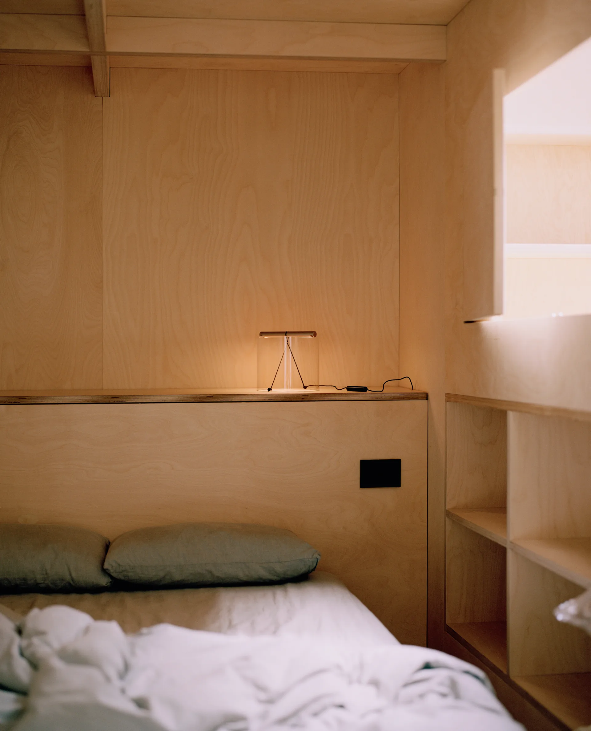 To-Tie T1 tafellamp, Geanodiseerd aluminium Flos