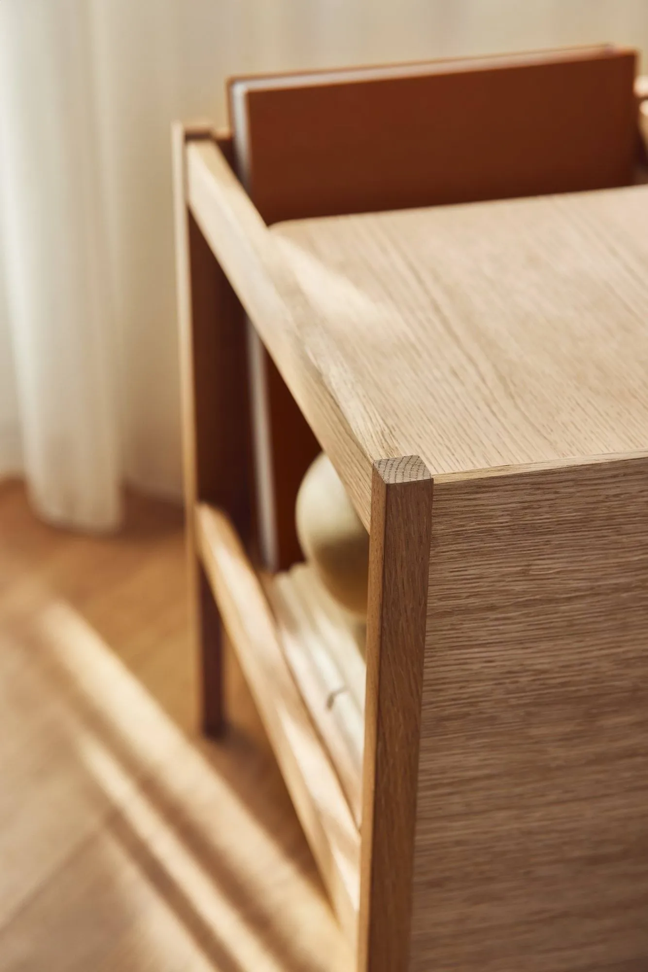 Journal Organiser bijzettafel, Eik Form & Refine