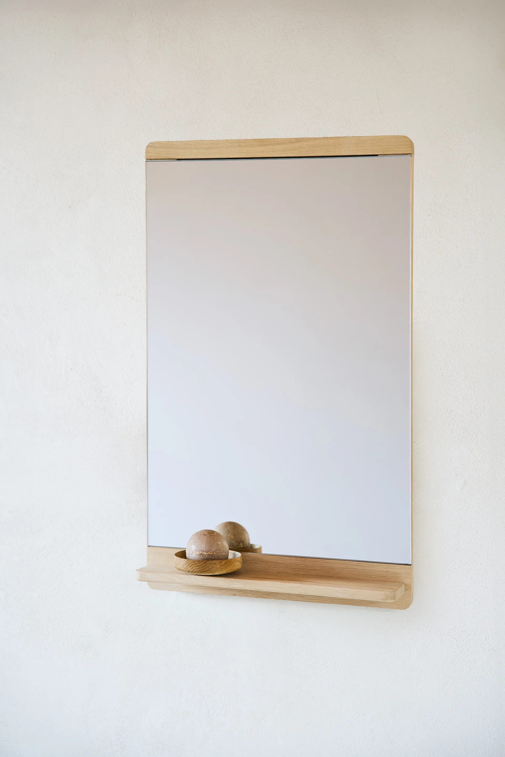 Rim wandspiegel 40x68 cm, Wit eiken Form & Refine