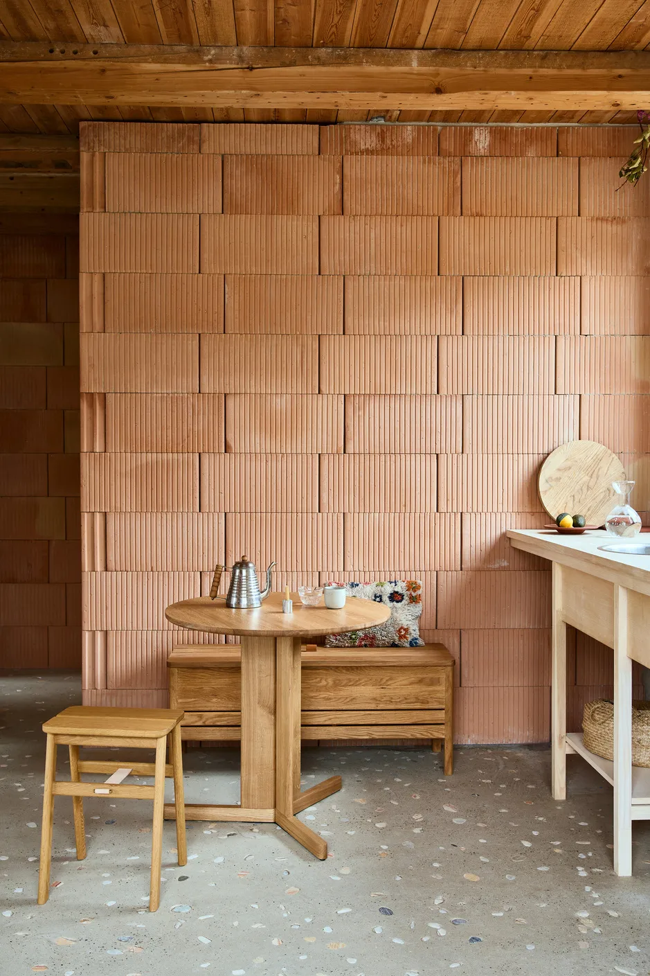 Trefoil eettafel Ø75 cm, Eikenhout Form & Refine