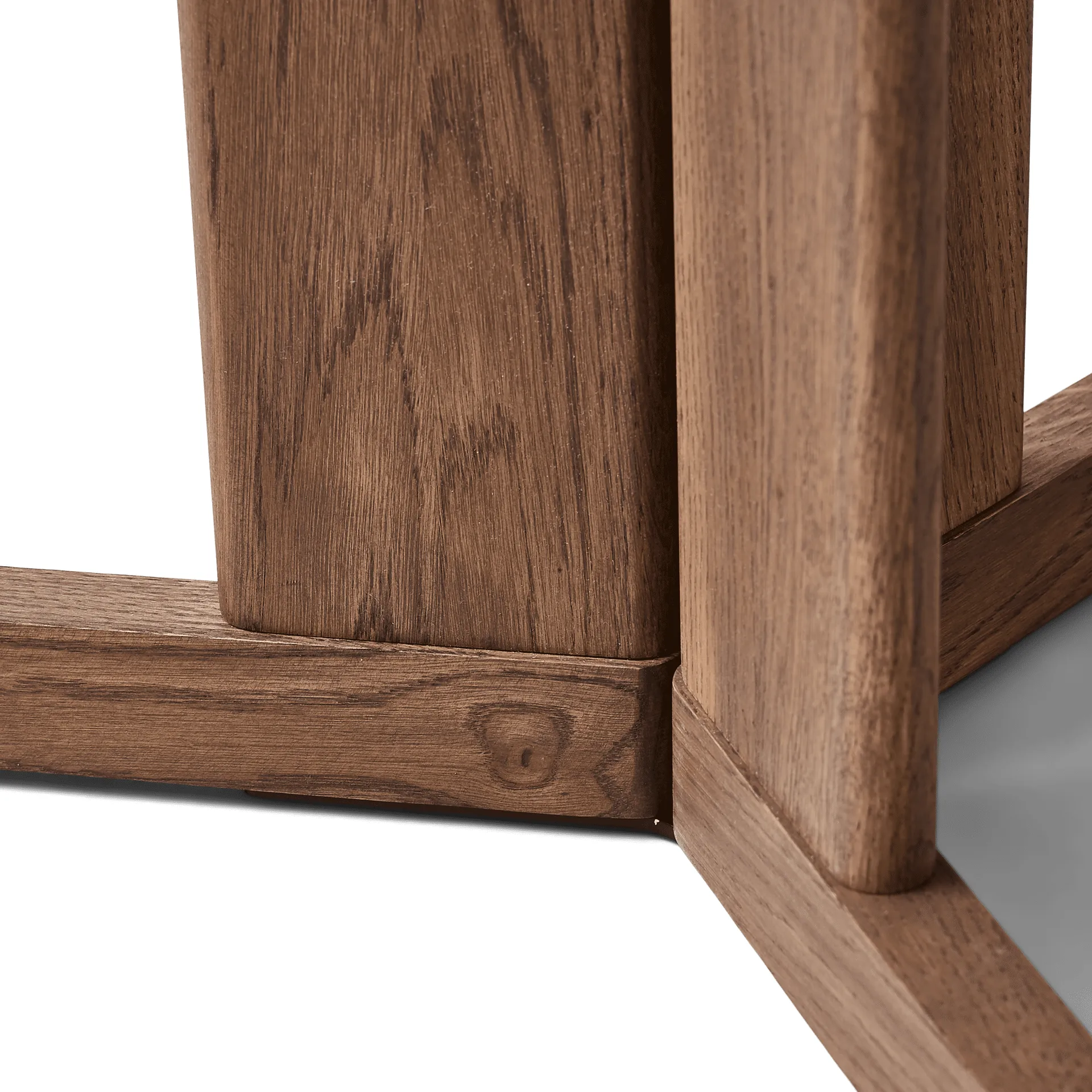 Trefoil eettafel Ø75 cm, Gerookte eik Form & Refine