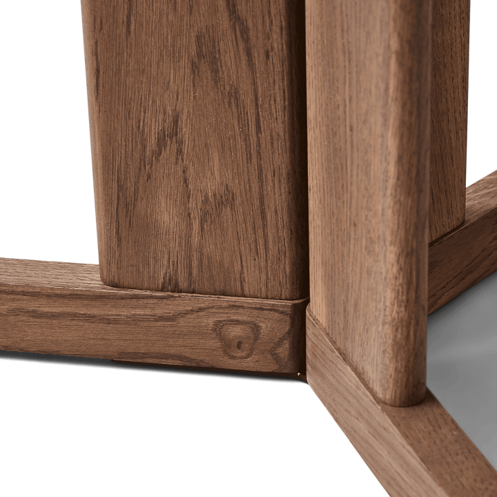 Trefoil eettafel Ø75 cm, Gerookte eik Form & Refine