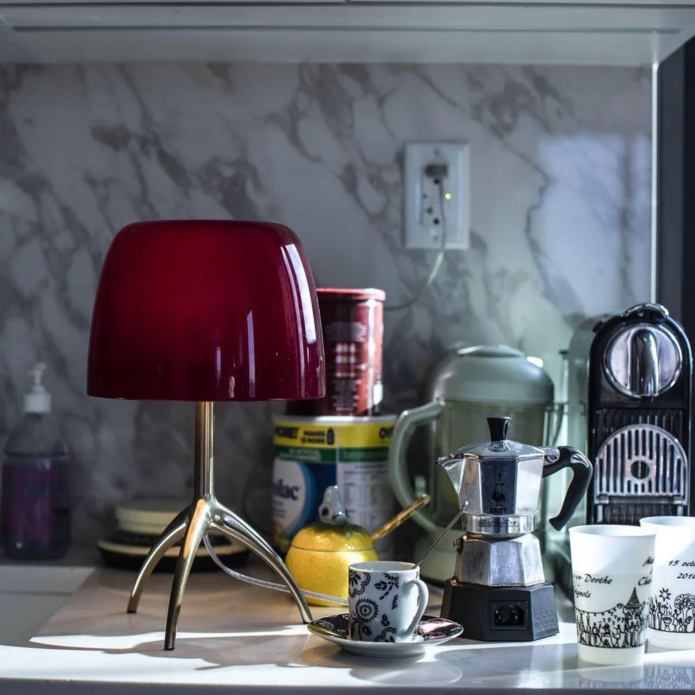 Lumiere Piccola dimbare tafellamp, Warmwit kap-aluminiumvoet Foscarini