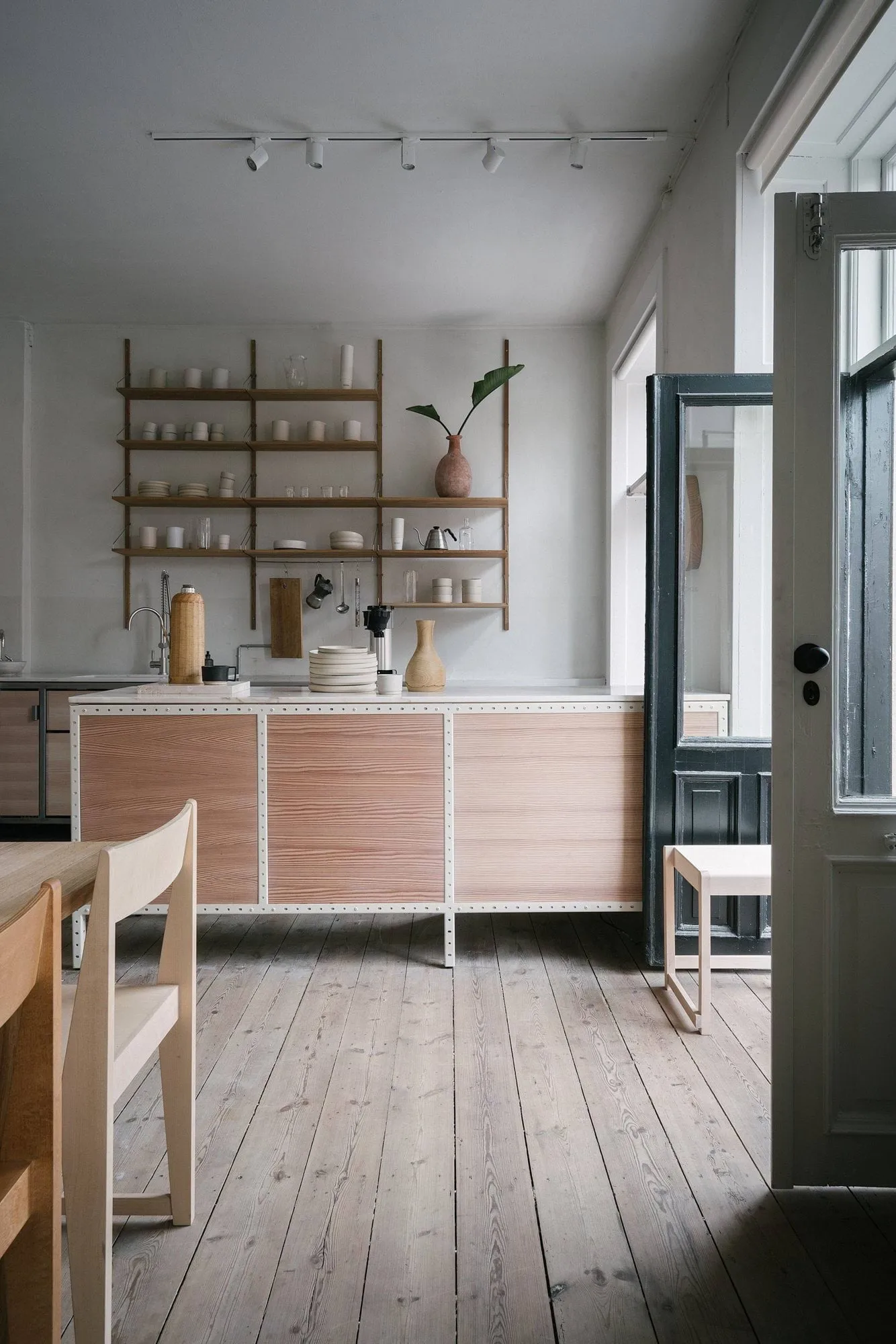 Chair 01 stoel, Berkenhout FRAMA