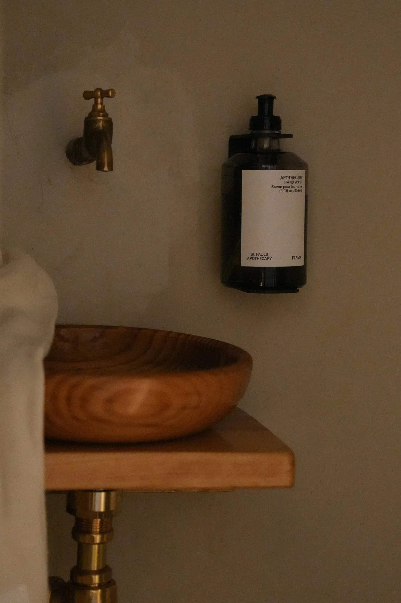 FRAMA wandhouder voor zeep/handlotion 375 ml, Zwart FRAMA