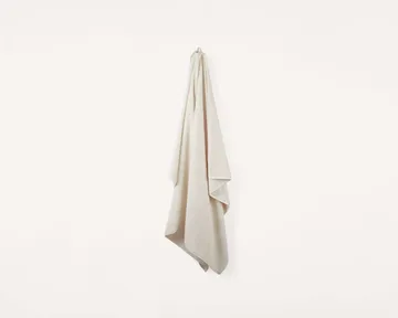 Heavy Towel badlaken 150x100 cm - Bone white (wit) - FRAMA