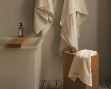 Light Towel badlaken 150x100 cm - Bone white (wit) - FRAMA