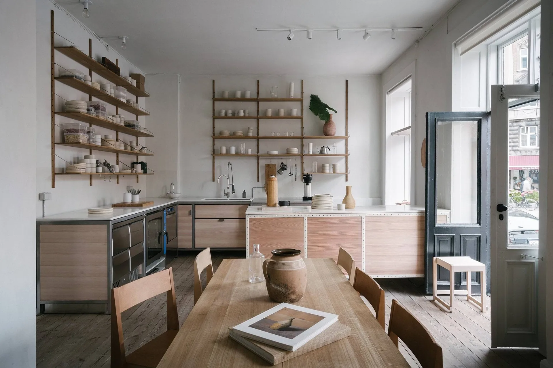 Low Stool 01 kruk, Berkenhout FRAMA