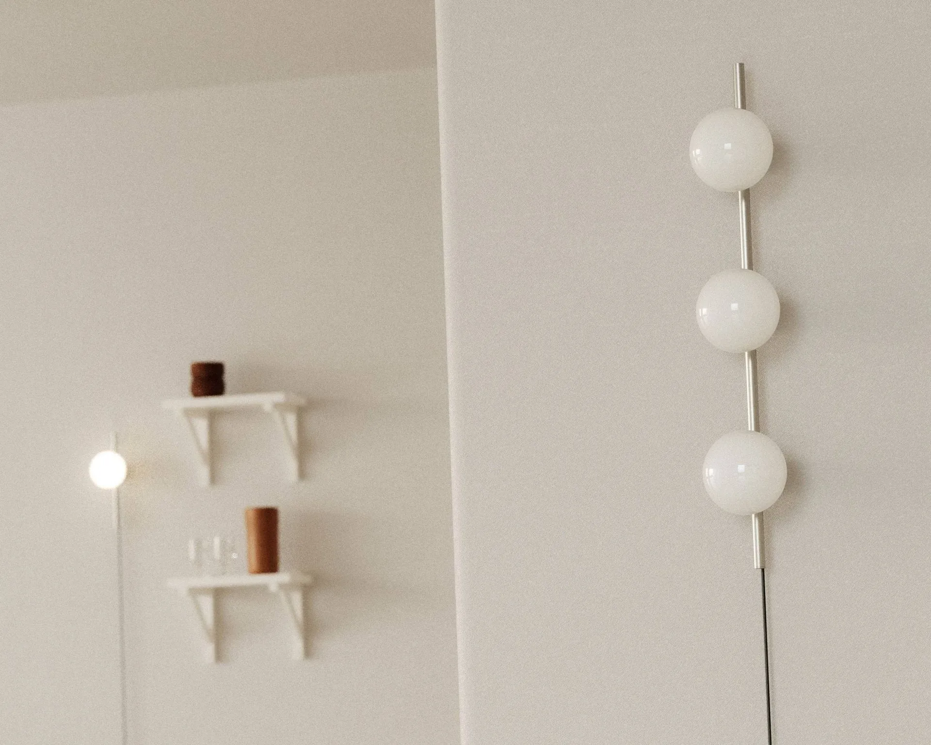Ovoid Single wandlamp, Roestvrij staal-opaalglas FRAMA
