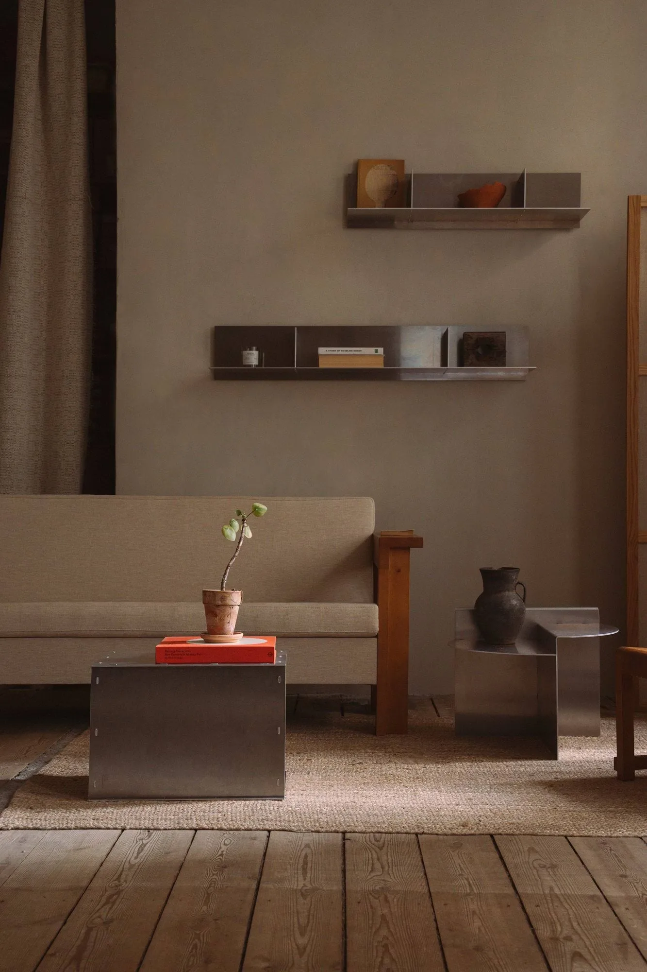 Rivet Shelf wandplank, Aluminium, small, 87,6x20,6x22,1 cm FRAMA