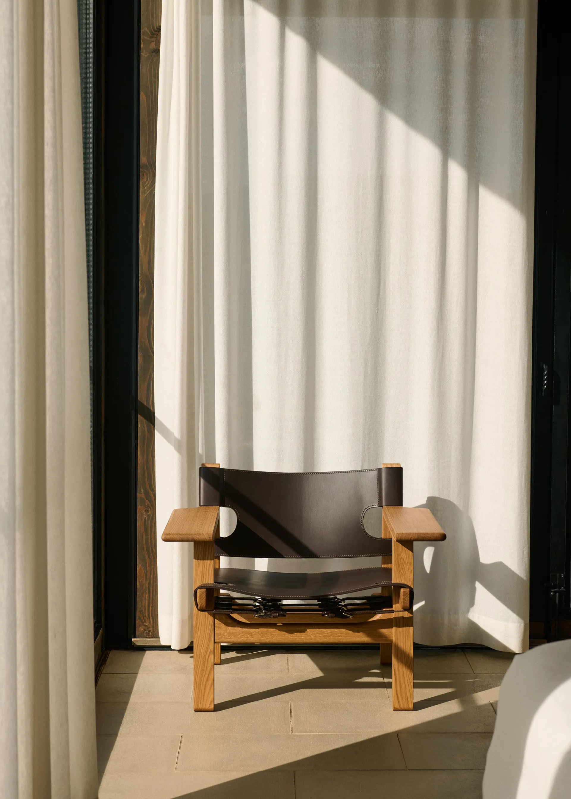 De Spaanse stoel fauteuil, Leer donkerbruin-oliegevend eik Fredericia Furniture