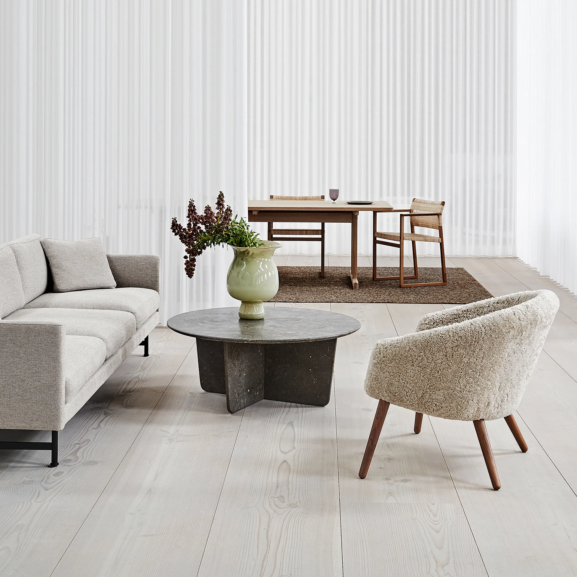 Ditzel loungestoel schapenvacht, Moonlight-walnut Fredericia Furniture