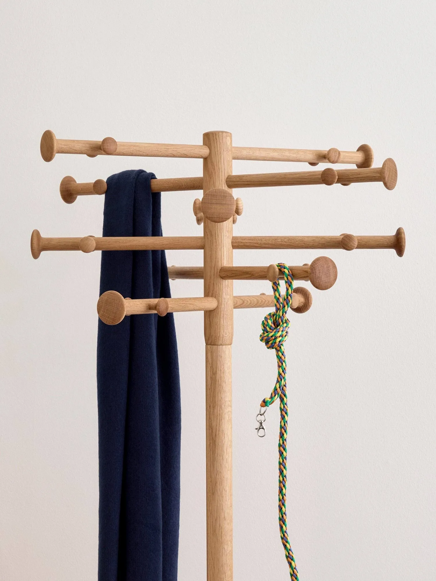 ND09 kapstok, Geolied eik, 170 cm Fredericia Furniture