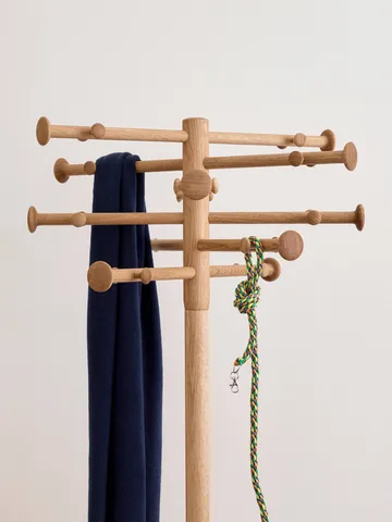 ND09 kapstok - Geolied eik, 170 cm - Fredericia Furniture