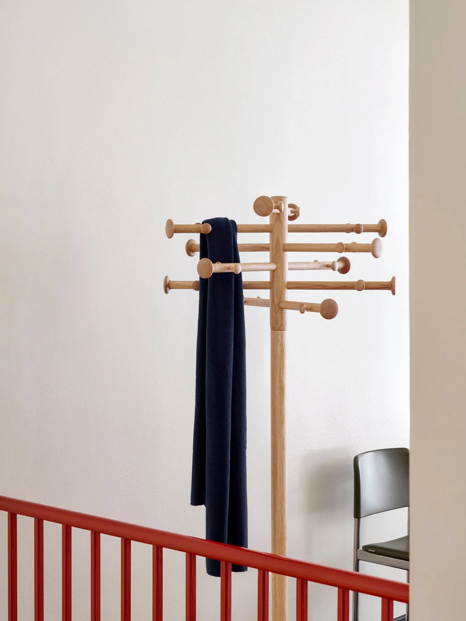 ND09 kapstok, Geolied eik, 170 cm Fredericia Furniture