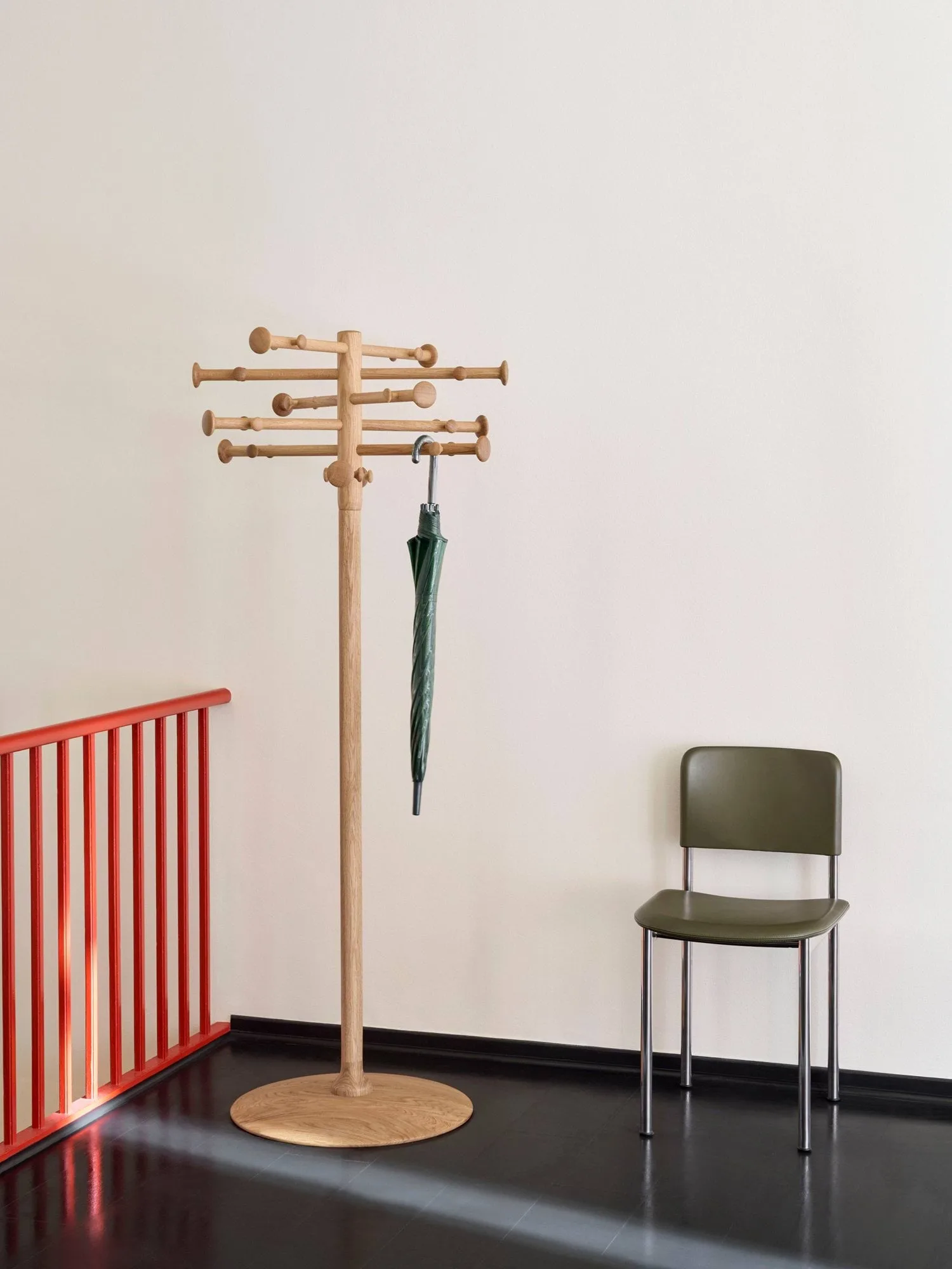 ND09 kapstok, Geolied eik, 170 cm Fredericia Furniture