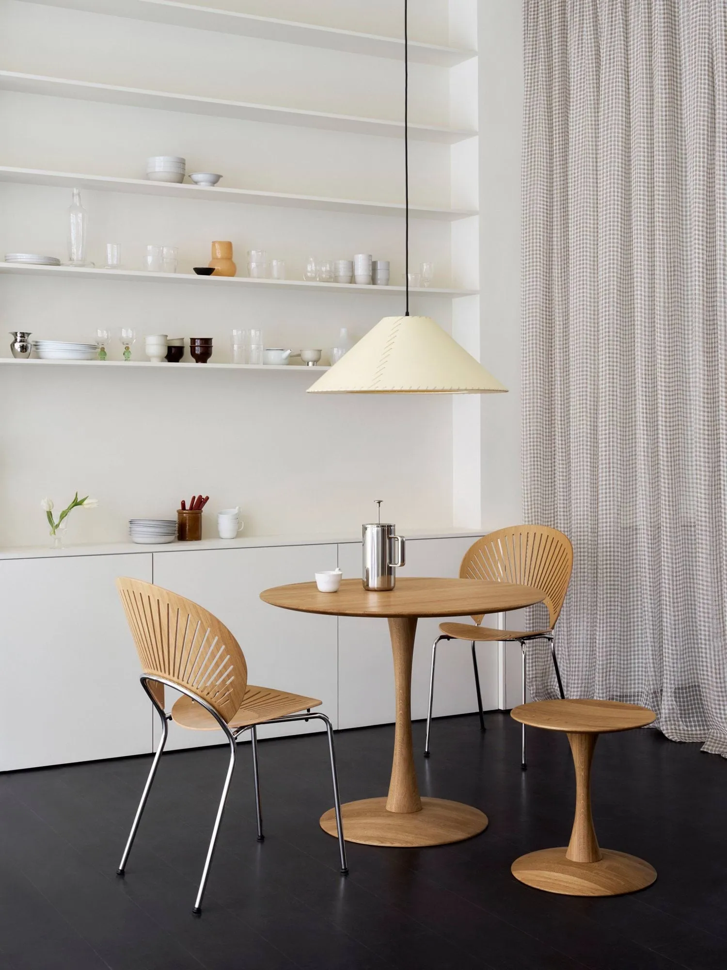 ND105 Trisse kruk, Gerookt geolied eiken, Ø40x46 cm Fredericia Furniture