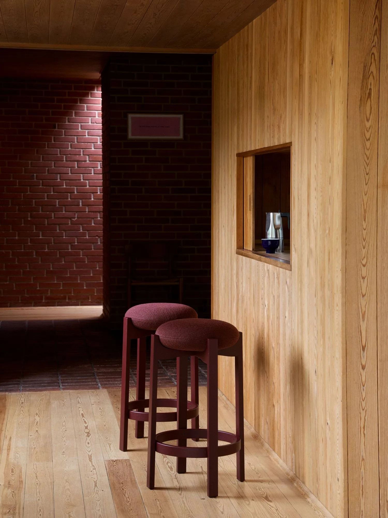 Pioneer krukstoel hoog, Odino RC43 bordeaux-bordeaux beuken Fredericia Furniture