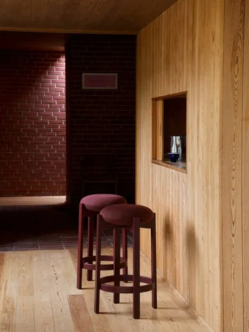 Pioneer krukstoel hoog - Odino RC43 bordeaux-bordeaux beuken - Fredericia Furniture