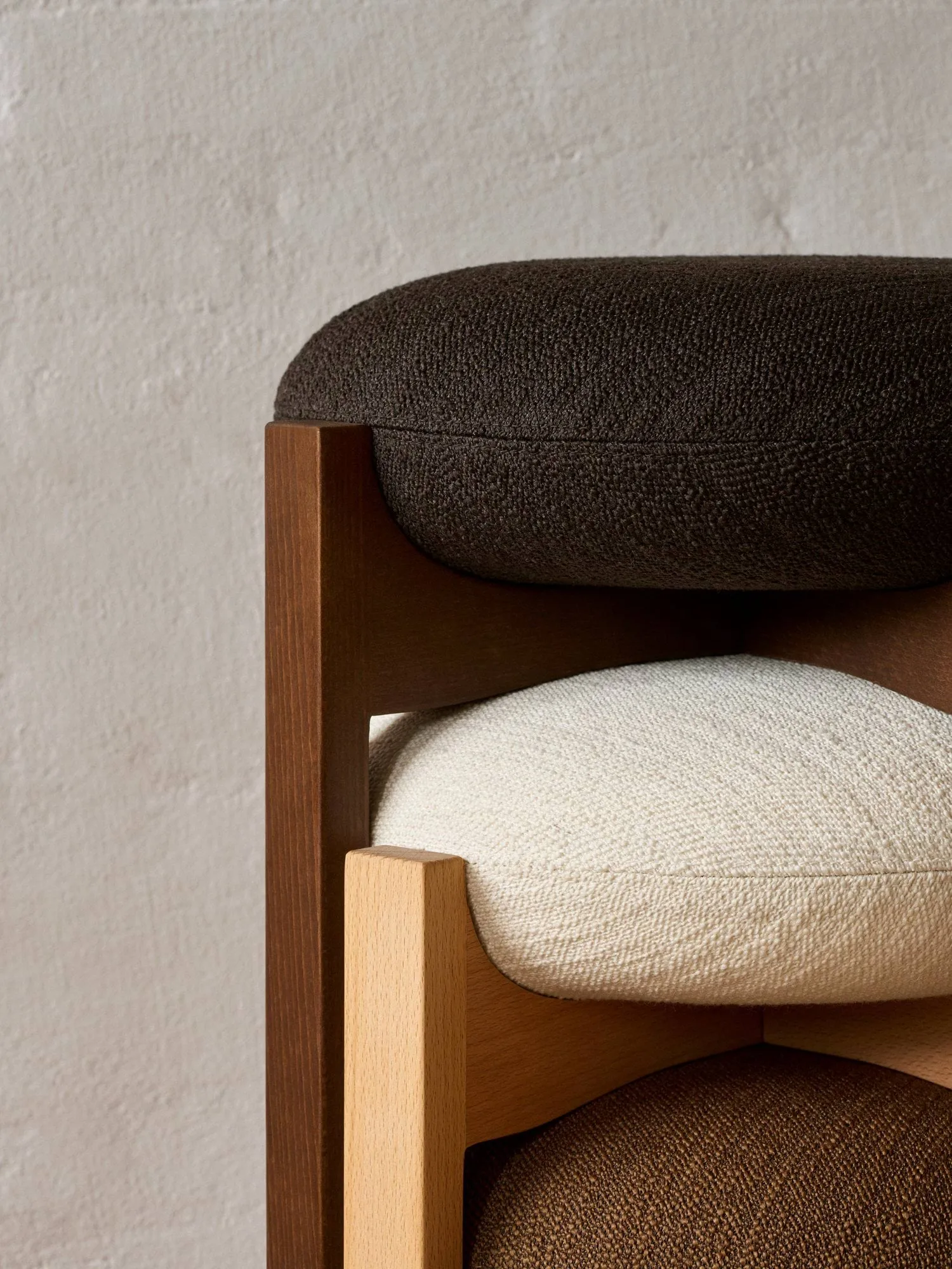 Pioneer poef laag, Odino RC41 dark brown-donker gelakt beuken Fredericia Furniture